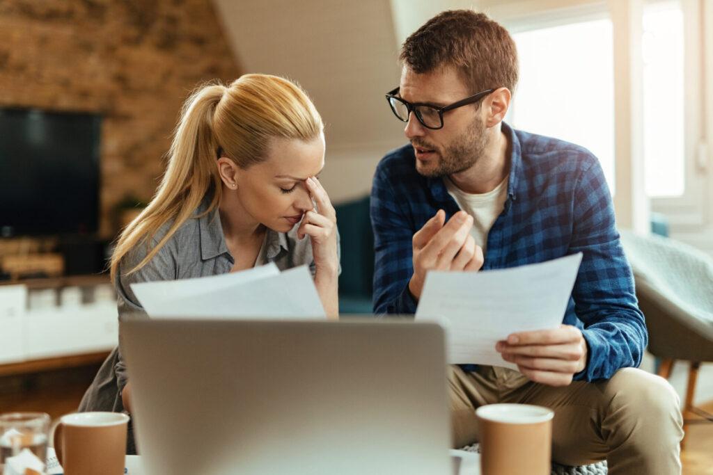 Negativní záznam často znamená okamžité zamítnutí žádosti o úvěr či finanční produkt.